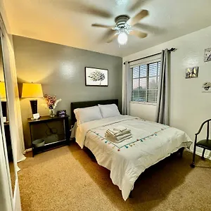 Cozy Private With Shared Bathroom Inside A House Homestay